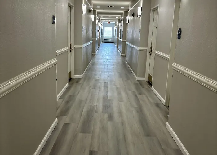 Deluxe Inn&Suites