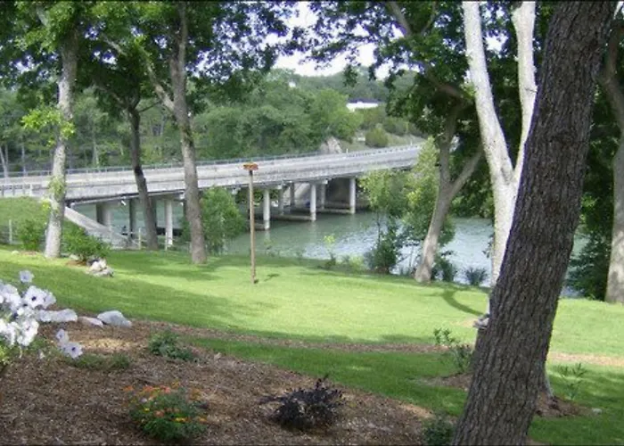 Horseshoe Riverside Lodge