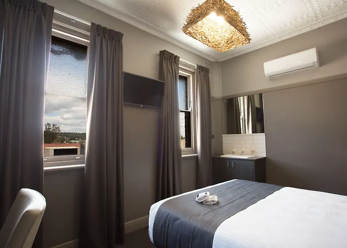 Nags Head Hotel