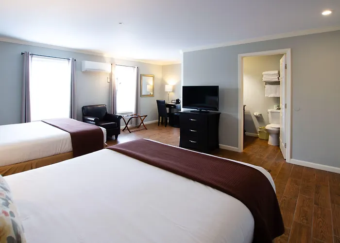 The Dahlonega Square Hotel