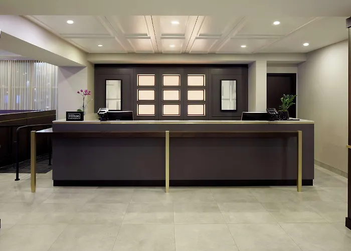 Doubletree By Hilton Montreal Airport