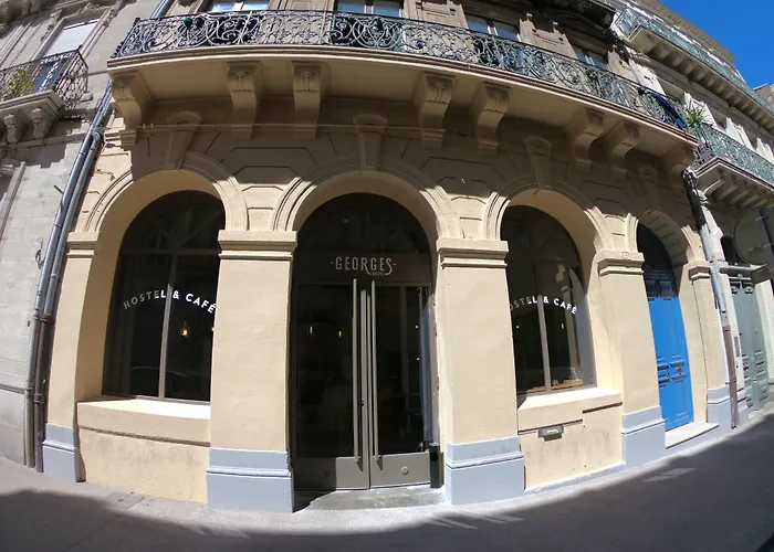 Georges Hostel & Cafe