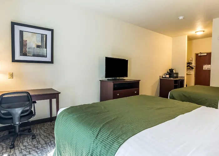 Cobblestone Hotel & Suites - Torrington