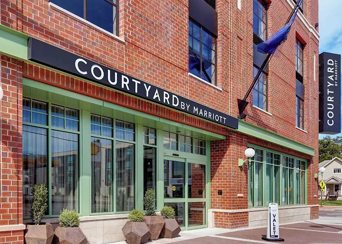 Courtyard By Marriott Manhattan Aggieville
