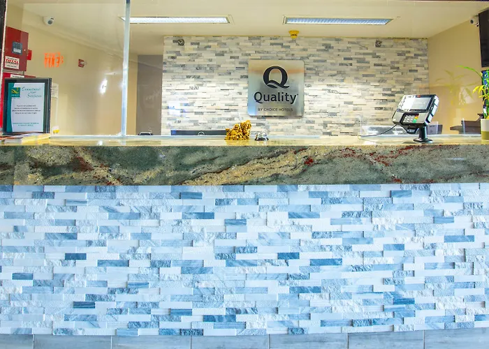 Quality Inn & Suites Woodstock Near Lake Geneva