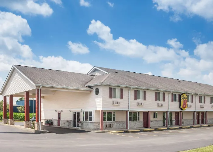 Super 8 By Wyndham Wapakoneta