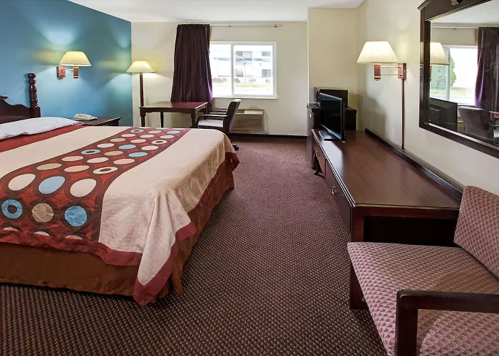 Super 8 By Wyndham Heath/Newark