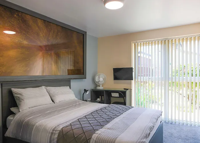 Oyo Honeycroft Lodge, Uxbridge