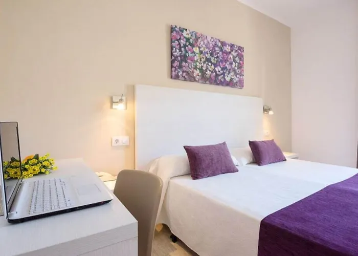 Flor Los Almendros Hotel