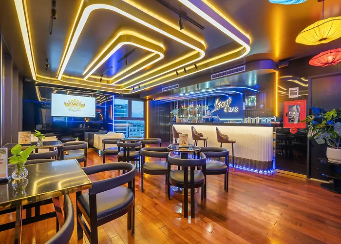 Golden Lotus Hotel Da Nang - Rooftop Bar Sea View