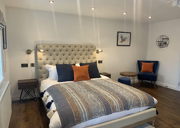 Upstairs At 33 - Self Check In Boutique Accommodation In Worcester Centre