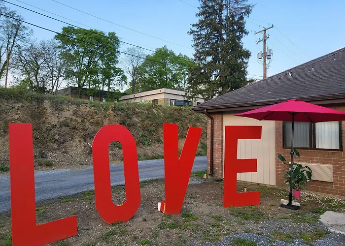Inn of the Dove: Romantic Luxury Suites with Jacuzzi & Fireplace