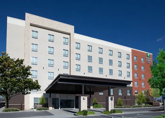 Holiday Inn Express & Suites - Nashville Metrocenter Downtown By Ihg