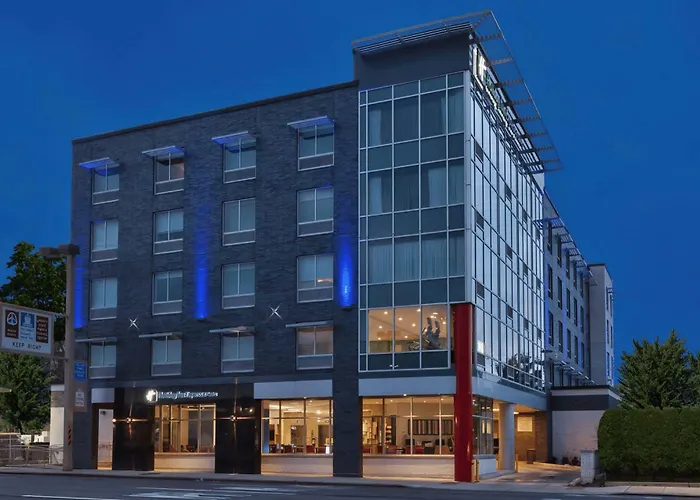Holiday Inn Express & Suites Jersey City - Holland Tunnel By Ihg