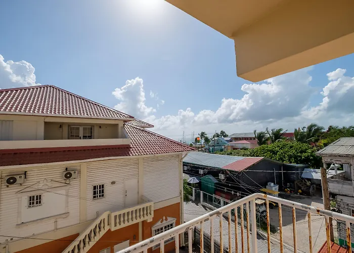 Voyager Sun & Reef Hotel