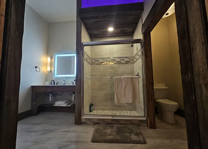 Eaglescape Suites And Event Center