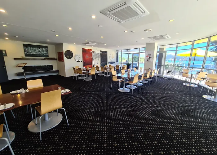 Te Kaha Beach Hotel