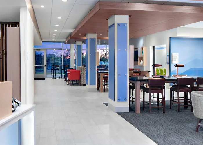 Holiday Inn Express & Suites - Elkhorn - Lake Geneva Area By Ihg