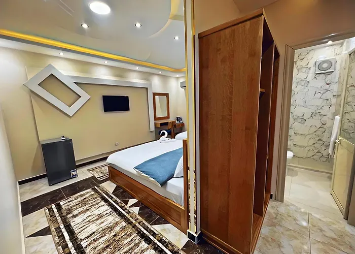 Pyramids Crypt Hotel