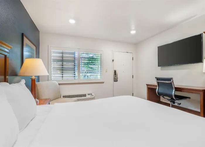Best Western Plus Clocktower Inn