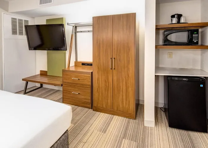 Holiday Inn Express Woodbridge By Ihg