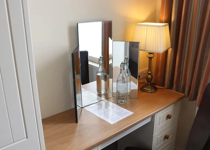 Lion Hotel & Studio Apartments