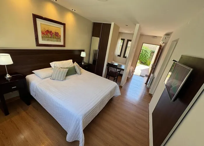 Hotel L' Hirondelle (Adults Only)