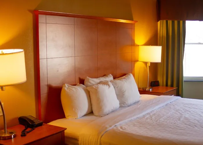 University Hotel & Suites Shippensburg, Trademark By Wyndham