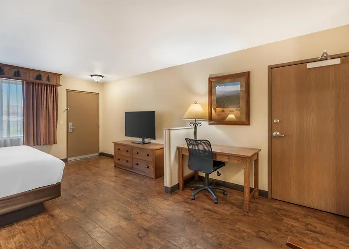 Best Western Plus Kelly Inn & Suites