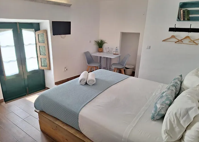 Lovin Book Guesthouse Óbidos