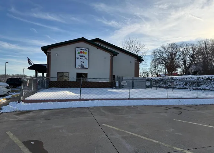 Cassville Four Seasons Inn & Suites