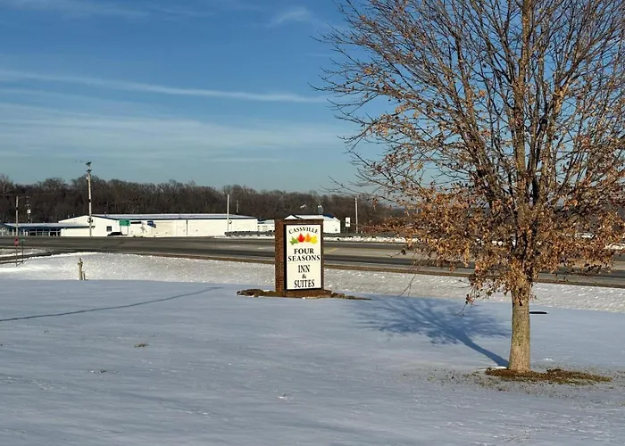 Cassville Four Seasons Inn & Suites