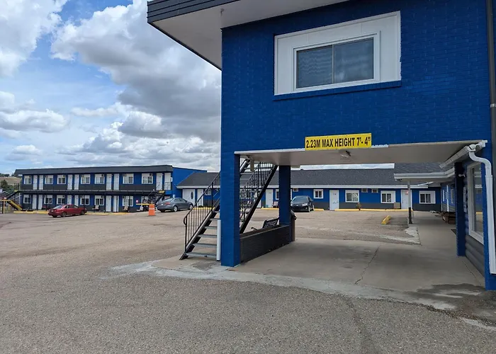 Riverside Motel And Suites
