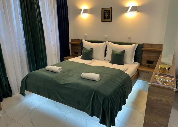 La Luna Premium Deluxe Apartment With Pool & Jacuzzi, Bikes And Secured Parking
