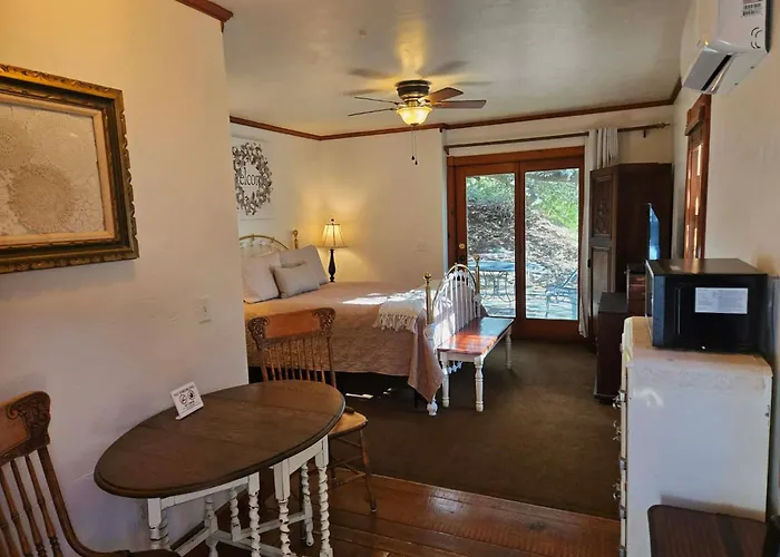 Oak Hill Inn
