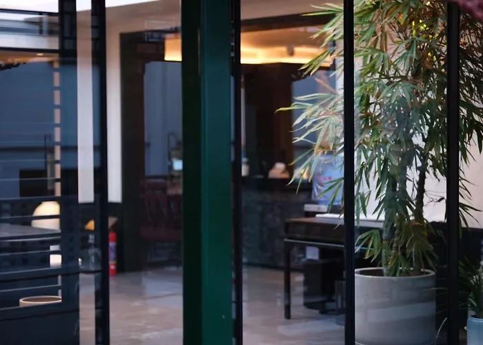 Happy Dragon Imperial Garden Courtyard Beijing Forbidden City Newly Renovated Fluent English Speaking