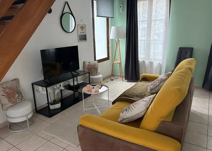 Logis Hotel- Restaurant Le Relais Guillaume De Normandy-Parking Gratuit--Vue Baie Terrasse-Calme-Bornes Electrique-Local Velos Securise-Acces Chambres Sans Acsenceur