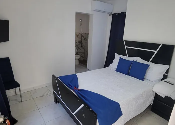 Hostal Y Piscina