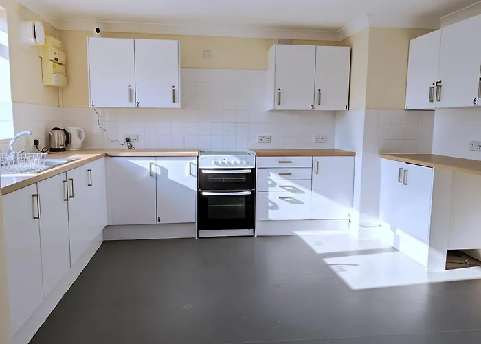 Atherley House - Winter Sale! Spacious Self Catered Rooms