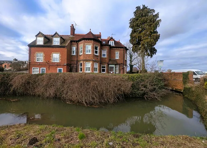 Lakeside Oxford Hotel
