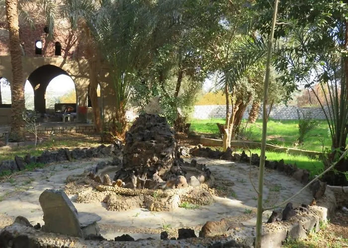 Old Oasis Hotel For Safari Trips