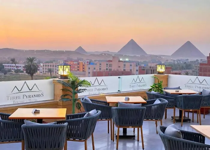 Luxury Front-Row Pyramids View Room & Breakfast