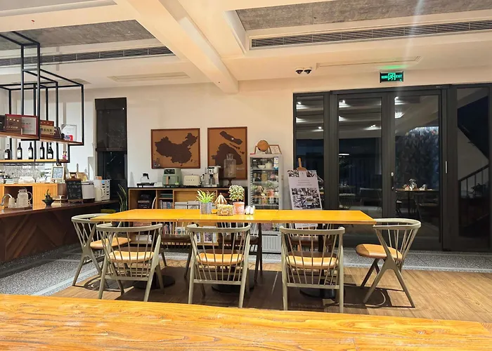 Yiyi Zhenxuan Hostel