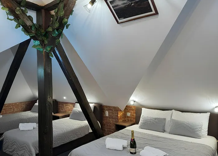 Kp Rooms & Restaurant