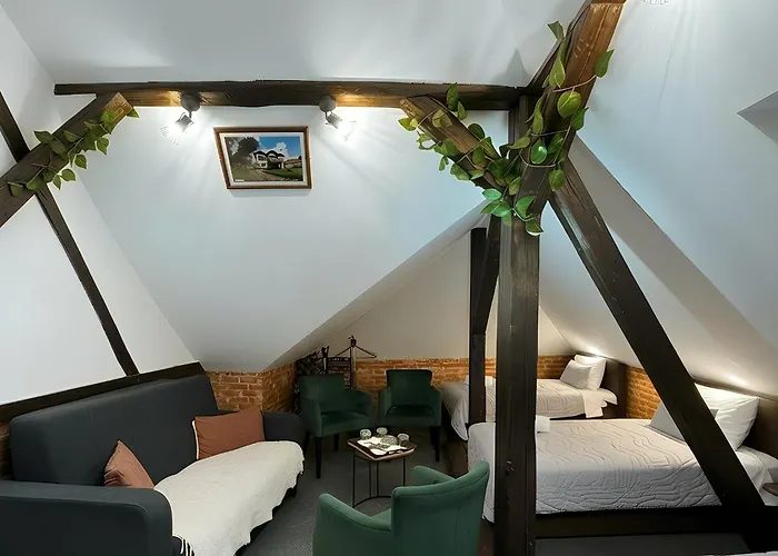 Kp Rooms & Restaurant