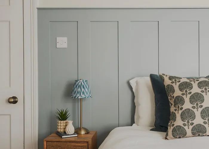 Chic Georgian Escape Near Royal Crescent