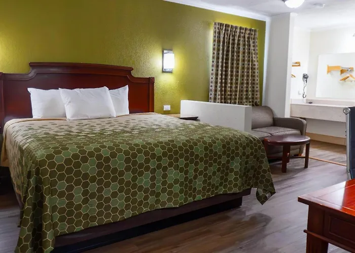 Rodeway Inn & Suites Fort Jackson
