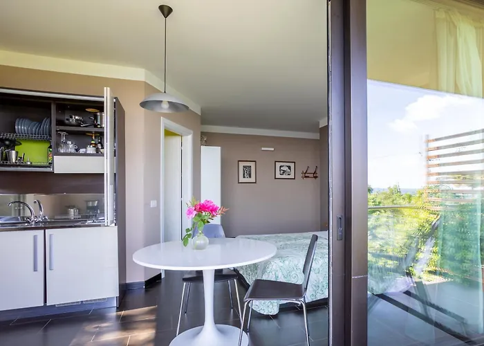 La Torretta Studios & Suite Lesa