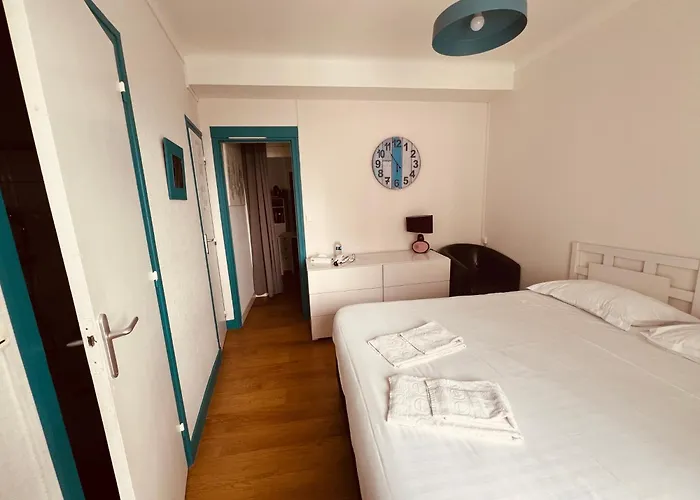 Hotel Le Crist Al, Front De Mer, Chambres Climatisees Et Son Studio Non Climatise, Proche Du Centre Ville