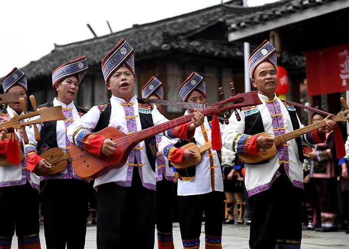 Guilin Qingshanshe Hotel -Free Pick Up Train Station Stay Two Nights